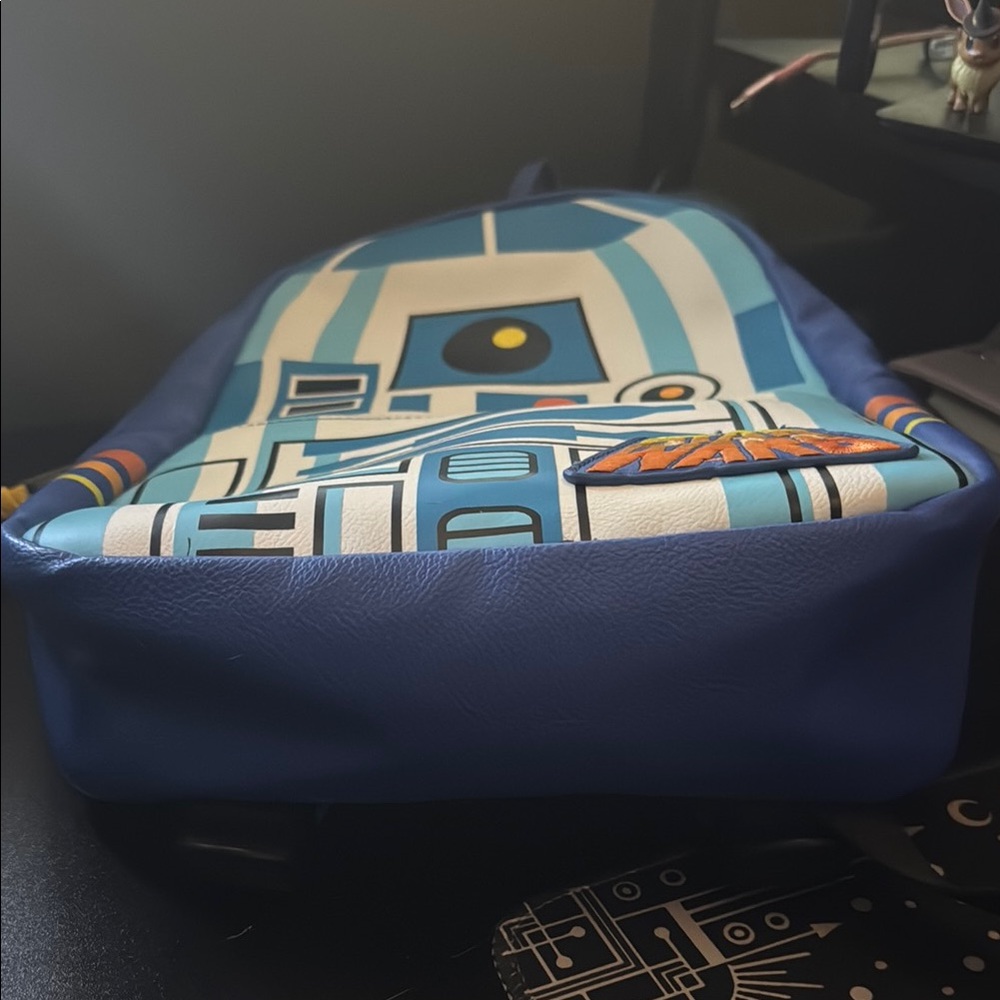 Star Wars R2-D2 Backpack - Picture 5 of 7